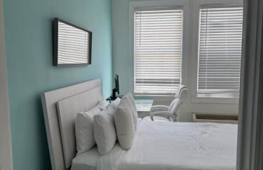 2BR Beachside Retreat with Pool - Foto 46