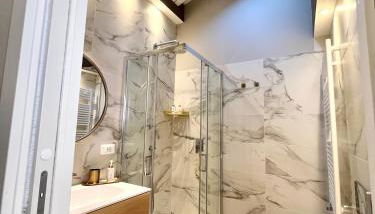 Vanessa Home - Photo 5, towels, Shower