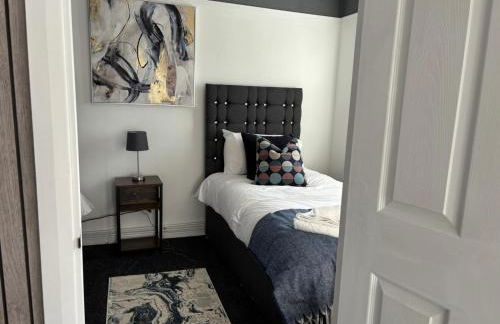 Brighton Bungalow Spacious 3BR, contractor friendly, close to University & near AMEX Stadium, parking,free WIFI,Garden & BBQ, Mobility challenged friendly - Foto 11