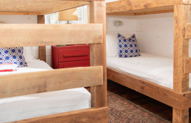 Classic Lakeside Cottage Masters Rental - Foto 15