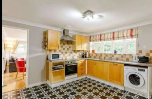 The Nook located in a beautiful garden setting with parking - Foto 16