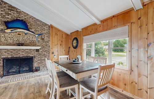 Serene 3BR Waterfront Retreat With A/C, Wifi, Two Kayaks, and Full Kitchen - Foto 5