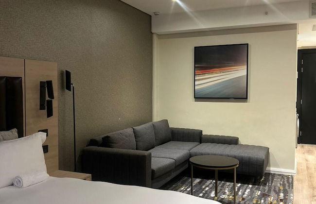 Luxury Apartment Sandton / no Loadshedding / Dstv - Photo 4