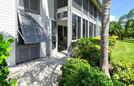 1128 PL Escape to this Pondside Paradise - Foto 2