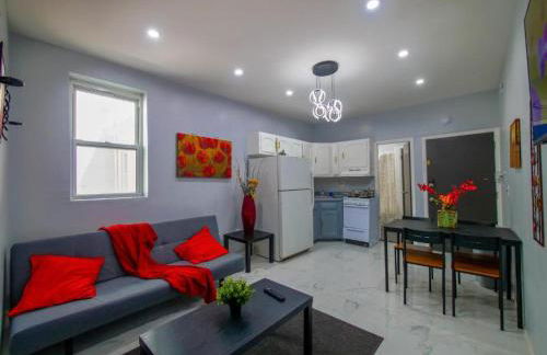 Sleek one-bedroom abode near NYC - Photo 1