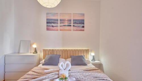 Sunny Coastal Retreat with Pool & Terrace - Foto 3