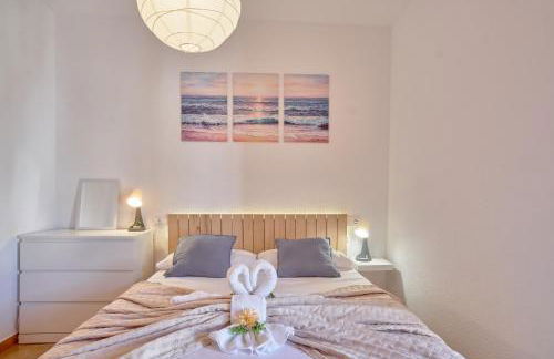 Sunny Coastal Retreat with Pool & Terrace - Foto 21