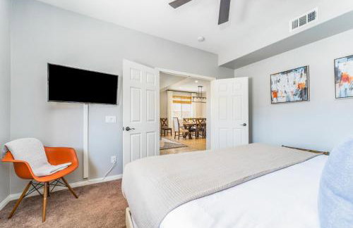 GAMEROOM, King Beds, Movie Projector, Heated Saltwater Pool, Golf and Games! - Foto 25