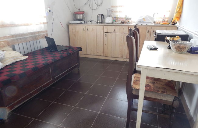 Arami Guesthouse - Photo 9