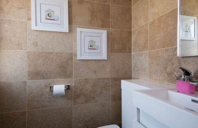 Direct Sea Views, Seafront Location & Free Parking - Foto 33