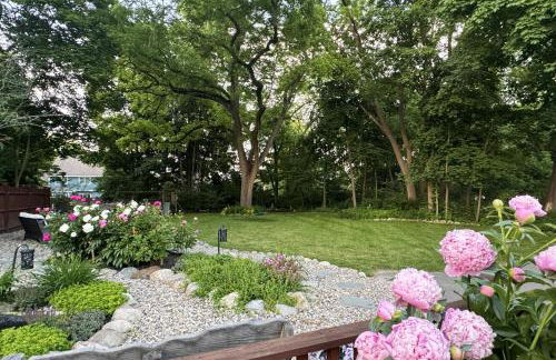 Large, Comfortable & Conveniently located Home - Foto 40