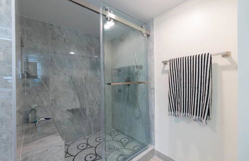 Luxury Beachfront Condo, Pool, Tennis Court, Sauna, Gym #locationenvy - Photo 15