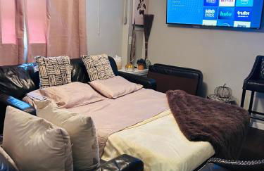 The Layover Lounge - Foto 10