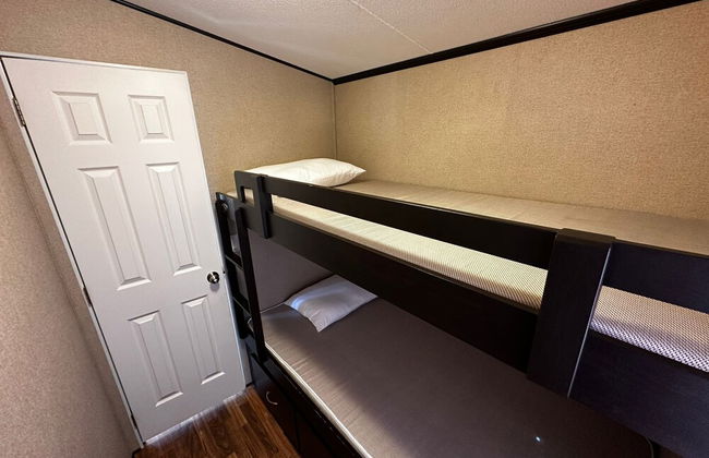 Falcon Cottages - Photo 12