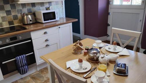 Top Floor at Cantref House - Photo 3