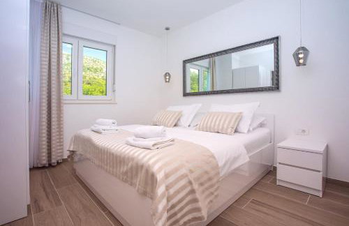 Villa Zora -luxurious villa with heated pool, sauna, 4 bedrooms, 10 persons max - Photo 23