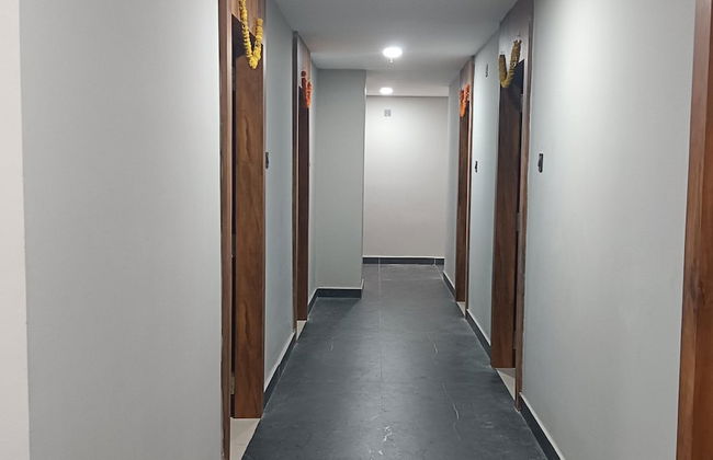 HOTEL BLACK GRAPES INN - Photo 18