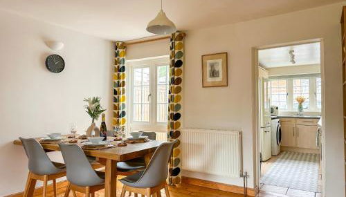 Canterbury Oasis - Modern 2-Bed Home with FREE Parking - Foto 3