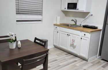 Seeing Busch Gardens from two apartments - Photo 1