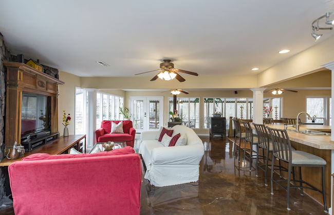 Grand Dream Vacation Home in Nashville 7+ beds! - Photo 21