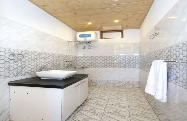 OYO 12170 Home Rustic Villa Kasauli - Photo 10