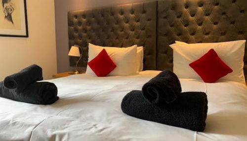 Kingston House - Photo 3