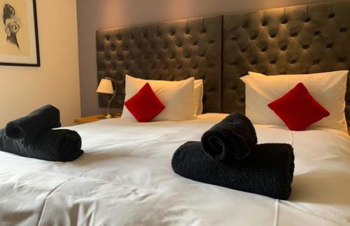 Kingston House - Photo 3