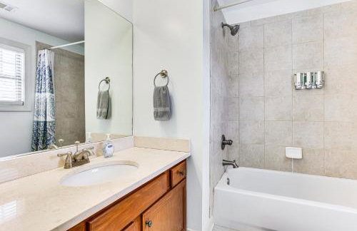 Private Patio, Decks Waterfront Eatonton Townhome - Foto 19