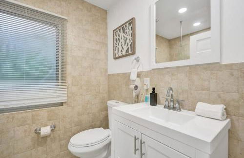 Tropical Oasis 2BR House w Pool - Foto 8