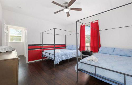 Newly remodeled 5BR 3BA w/pool 16 ppl - Photo 60