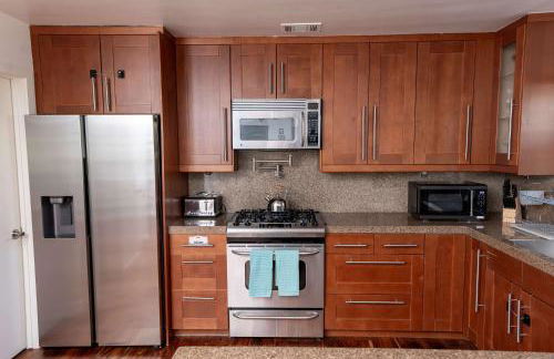 Chic SD Basecamp - Walk to Downtown - Foto 3