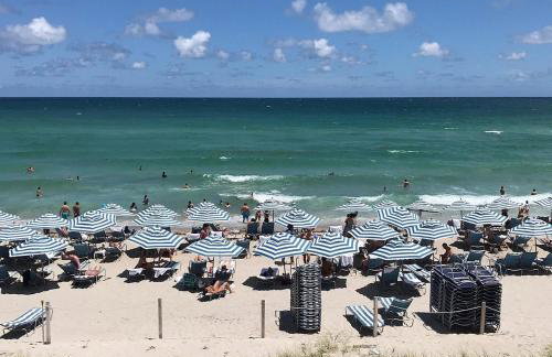 Walk to the beach, Studio, with Pool and FREE Parking - Foto 10