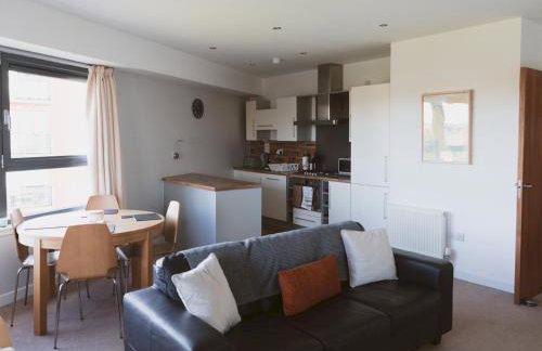 Lovely 2-Bed Flat Glasgow Harbour FREE parking - Pass the Keys - Foto 13