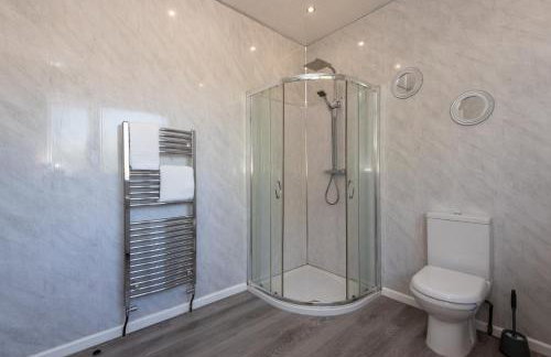 Large House for Groups with Huge Driveway - FREE PARKING - Photo 21