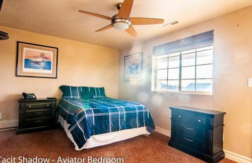 Tacit Shadow Resort Aviator Queen Suite, Gym, Coffee Bar, Hot-Tub, Free Laundry, Food Available - Foto 1