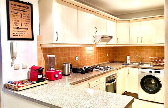 Luxurious Apartment with Private Garden - Photo 7