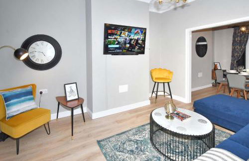 Elm House by YourStays - Lovely home in Cheshire, quiet residential street - Photo 6