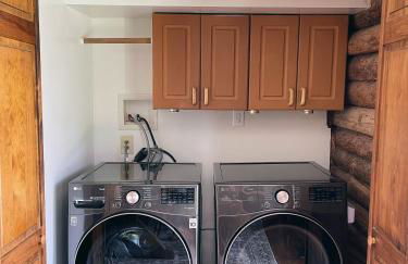 Log Cabin sleeps 20 with hot tub, EV Charger, firepit - Foto 64