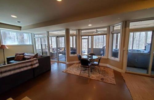 Woodshores Retreat - cozy retreat, hot tub, Lk MI - Photo 24