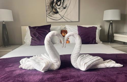 Ultra Modern large 4 bed executive home Durham - Photo 3