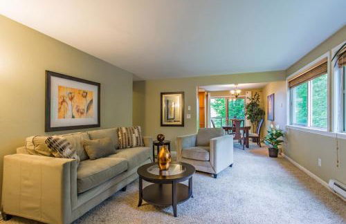 Sea View, Best Area, No Stairs, WD, 2 Bedrooms, Jacuzzi Bath, New Carpet, Balcony, View, 825sf - Foto 2