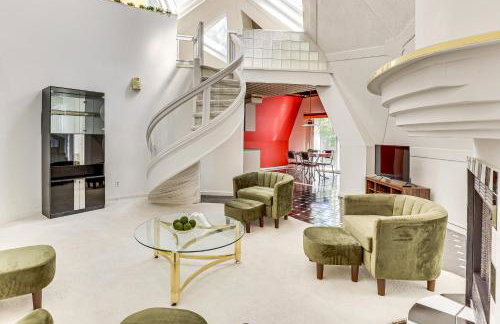 Walk to School House Winery Home with Deck! - Foto 1