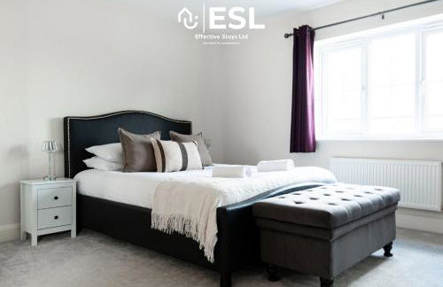 Large Modern 4 Bedroom House in Uttoxeter, Near Alton Towers, Great for Families - Foto 3