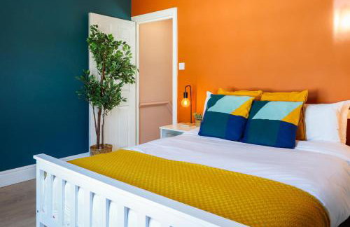 Sanjo Suite - Sleek 2BR Home with Parking & WIFI - Foto 17