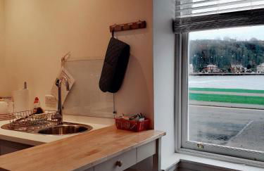 Beside the Bay - Photo 5