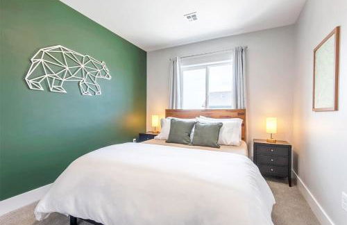 Unique Townhome 2 Car Garage & AC - Foto 5