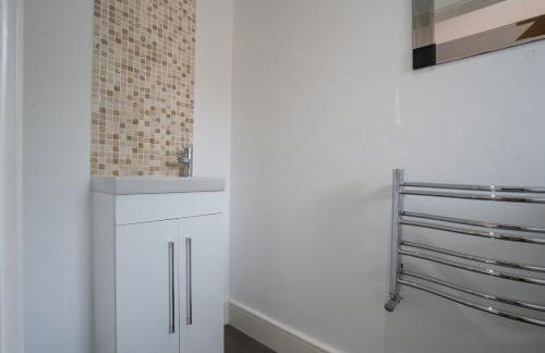 Emirates House, Luxe 5 Bed, with King sized Beds, next to Aiport & NEC, JLR 5 mins - Foto 52