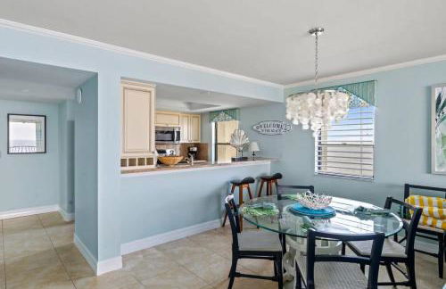 Stunning Waterfront Residence with Panoramic Water Views - Foto 8