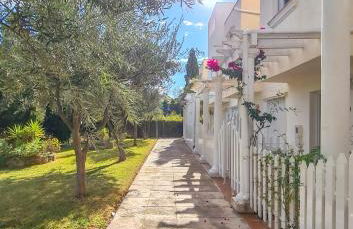 Garden vistas. Hermoso dúplex con patio, solárium y piscina. - Foto 28