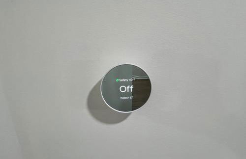 Modern Basement Retreat 2BR King suite - Foto 19